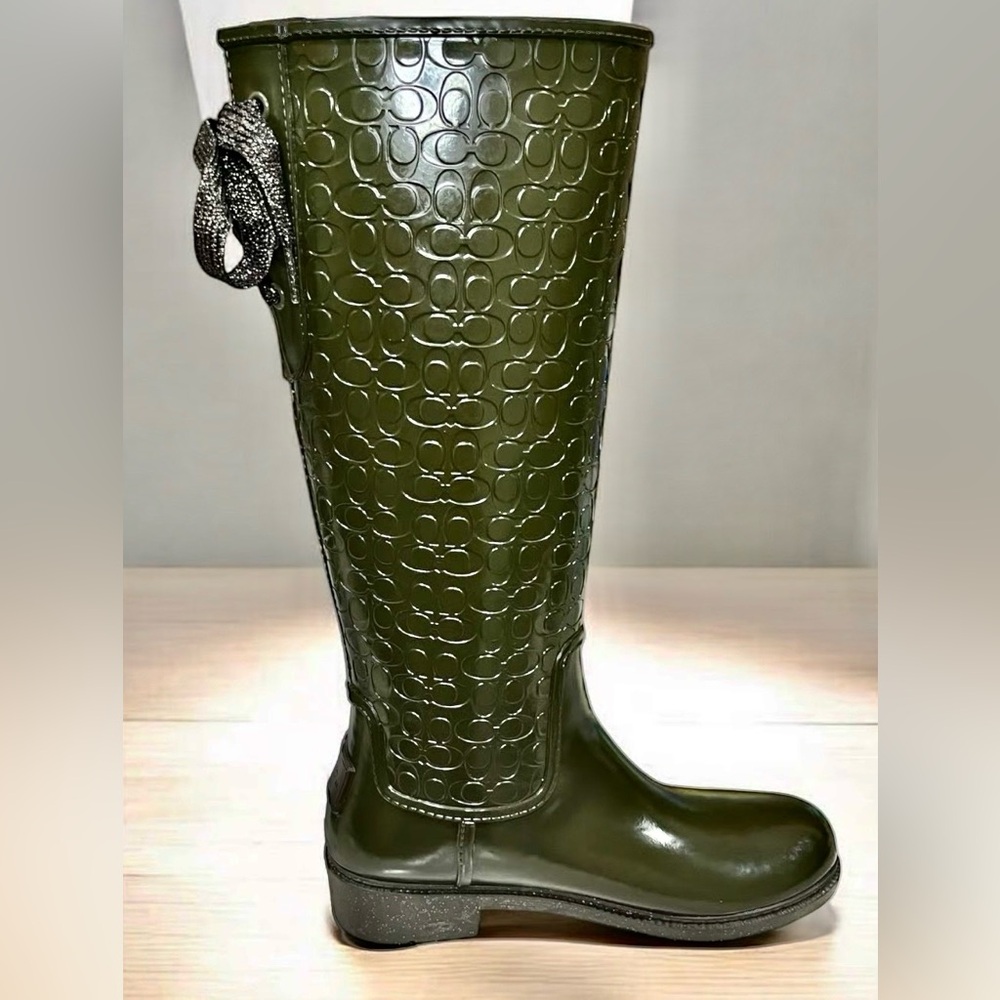 Coach Black Leather Boots used 1time in a runway show for 20 mins with free gift